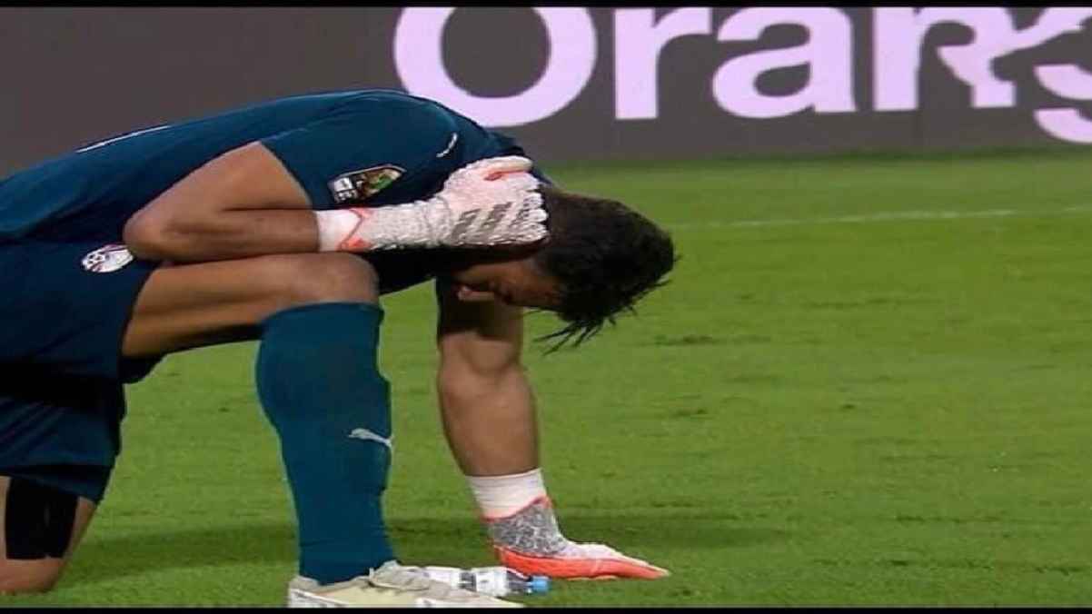 ما علاقة الحارس المصري محمد أبو جبل و زجاجة المياه في المُباراة؟ - صور