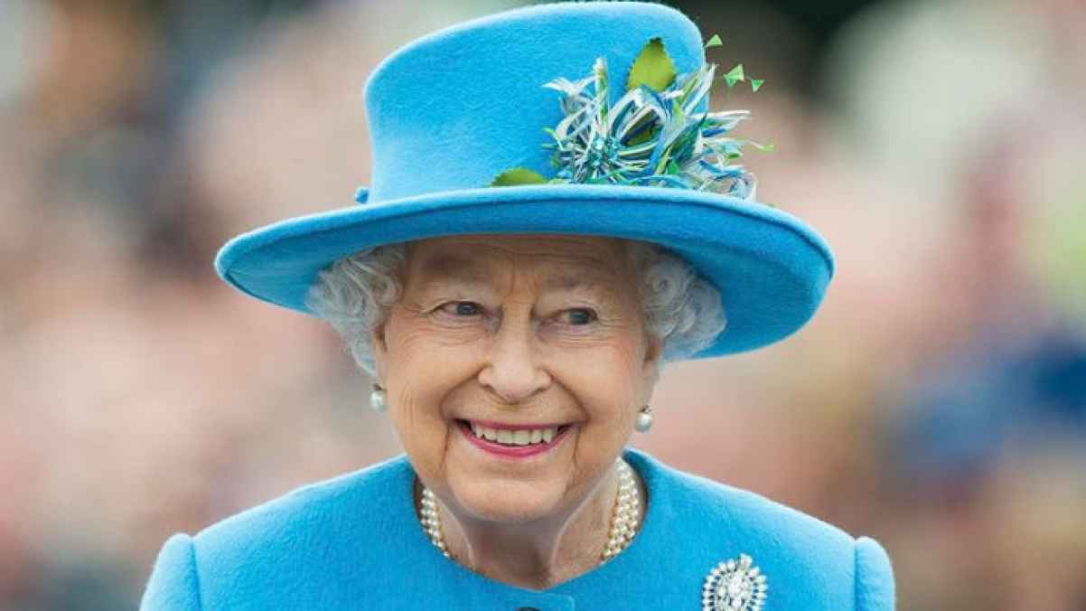 في عمر 94 عاما وزمن كورونا .. الملكة إليزابيث تستمتع بركوب الخيل "صور"
