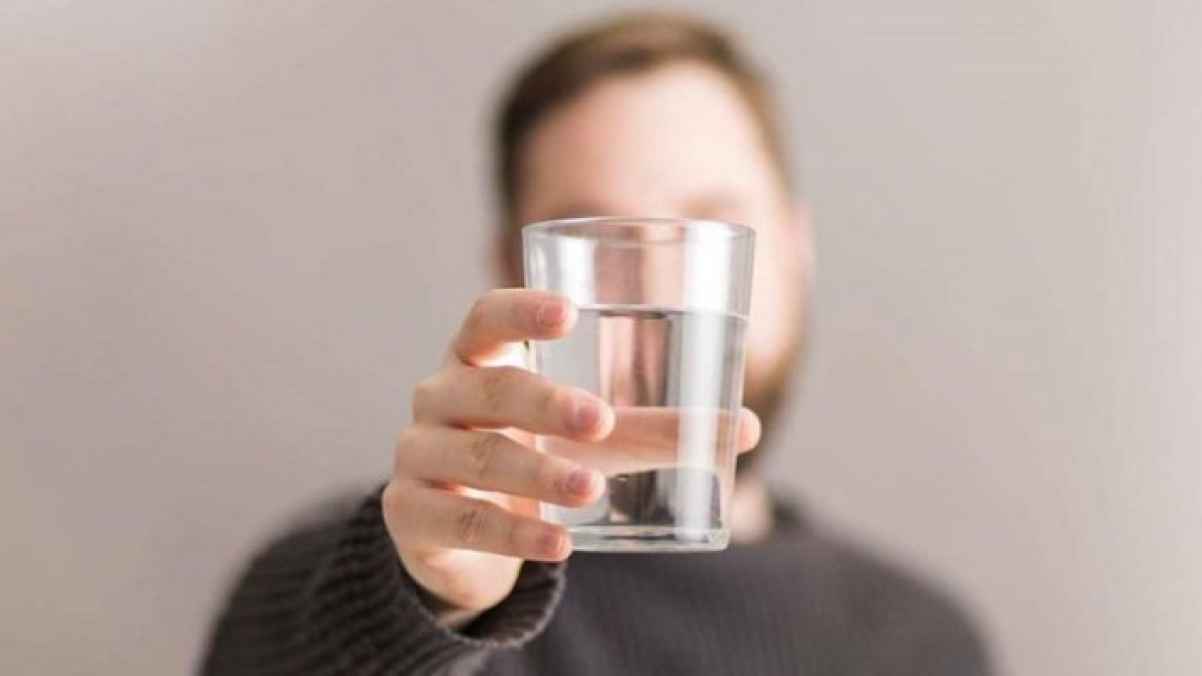 فوائد مذهلة لشرب الماء فور الاستيقاظ