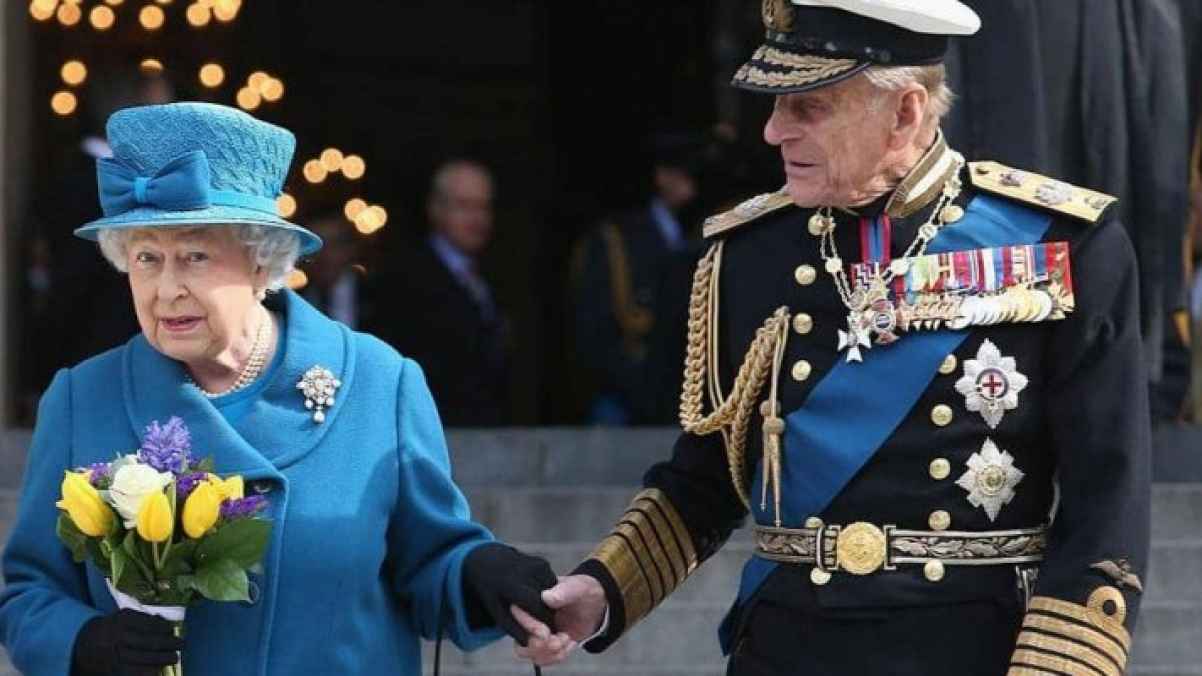 بعد 67 عاما.. الأمير فيليب يسلم "منصبه العسكري"