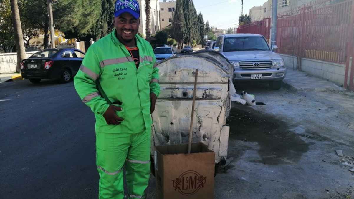 عامل وطن أردني يتحول الى نجم "تيك توك"
