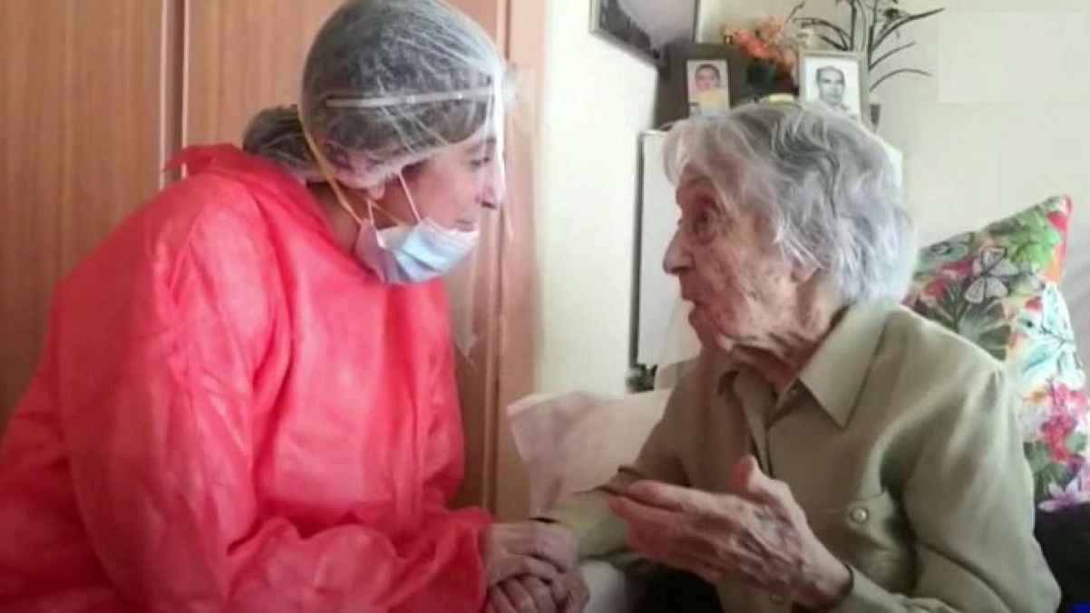 معمرة إسبانية تهزم كورونا في عمر 113 عاما