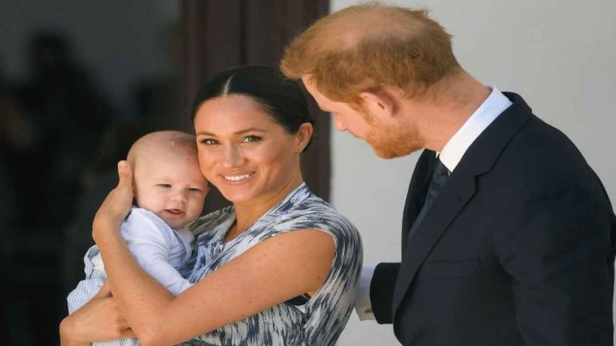 الأمير هاري وزوجته يرفعان دعوى لحماية خصوصية ابنهما من المصورين