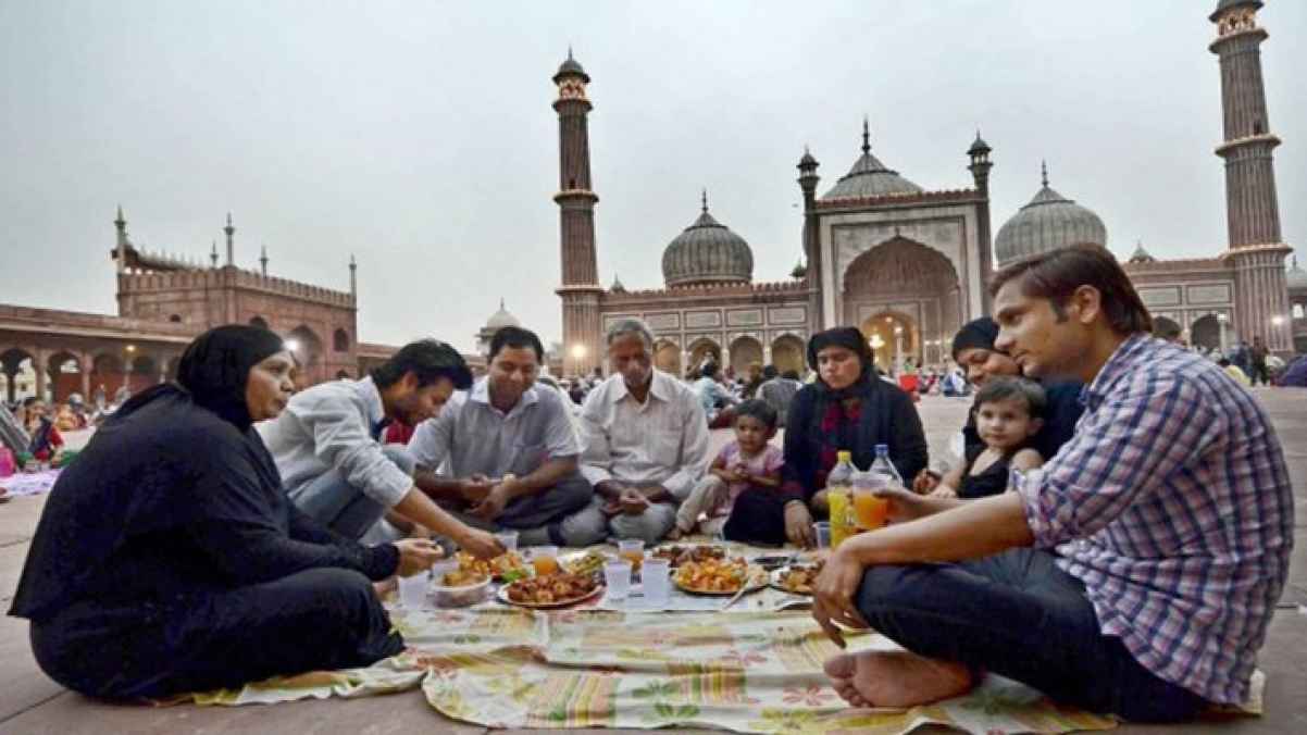 عادات رمضانية وأكلات شعبية في "باكستان" - فيديو