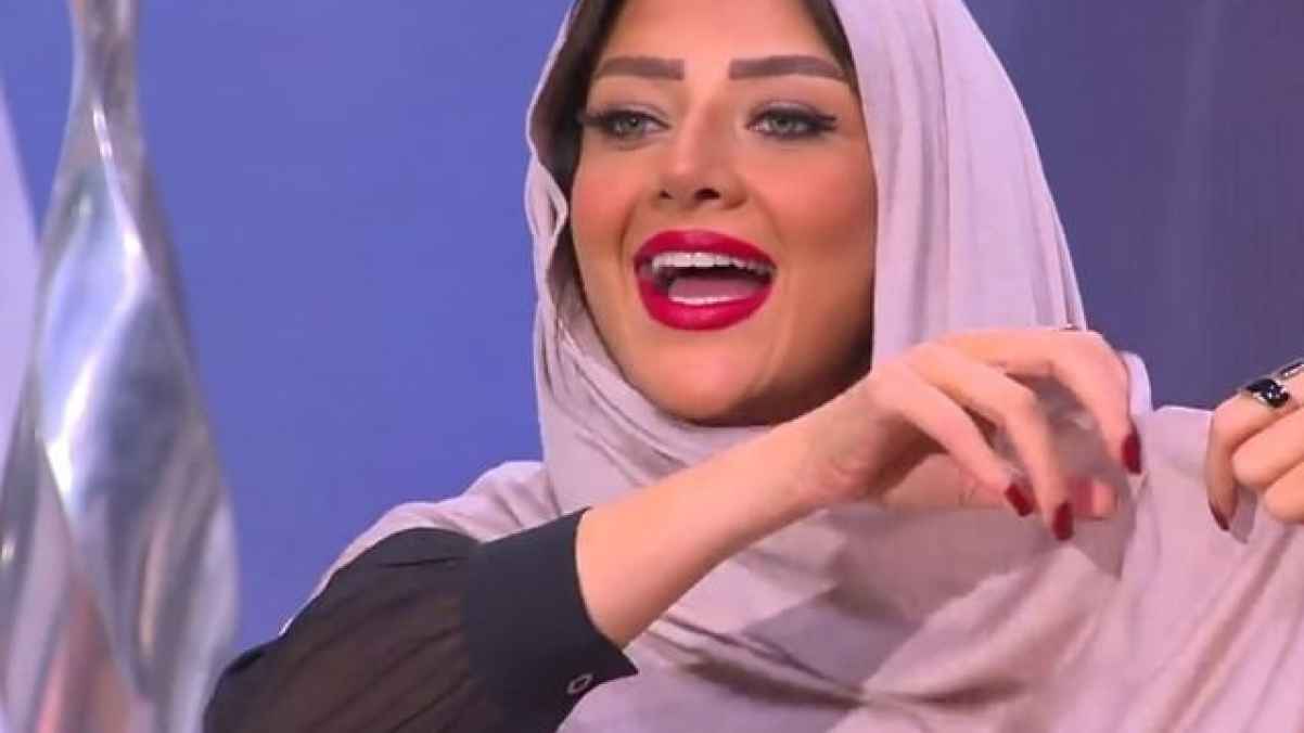 شاهد .. الإعلامية المصرية رضوى الشربيني ترتدي الحجاب