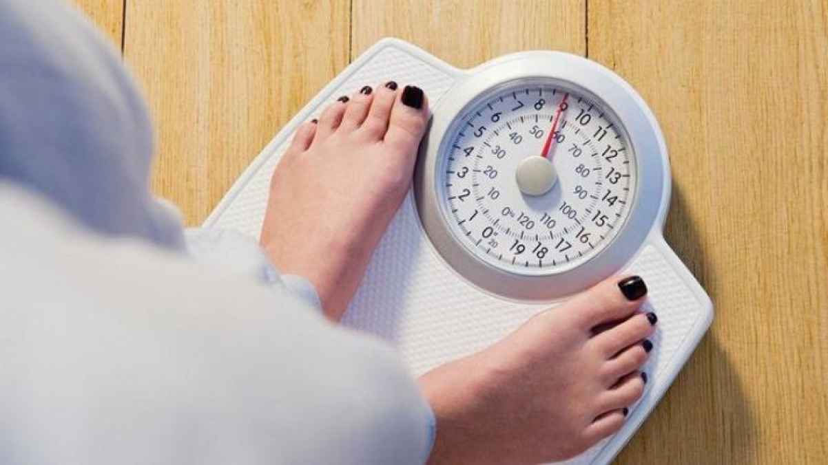 قياس الوزن يوميا.. هل هو أمر صحي؟