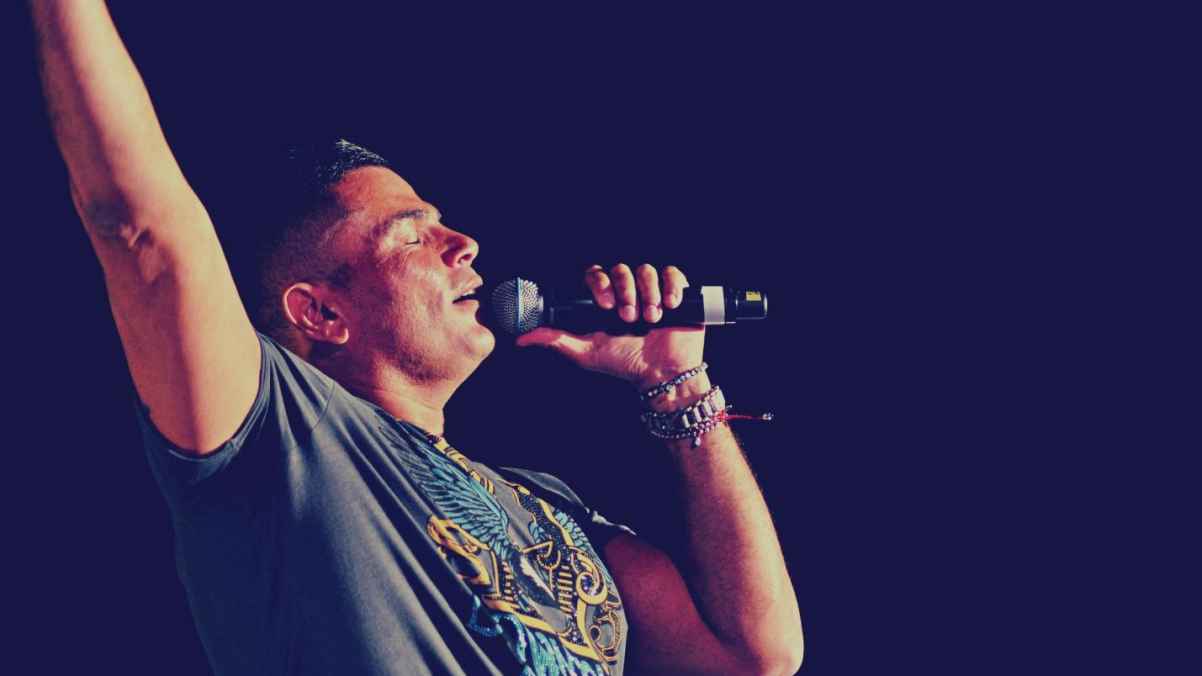عمرو دياب يطرح برومو أغنيته الجديدة "أنا غير"