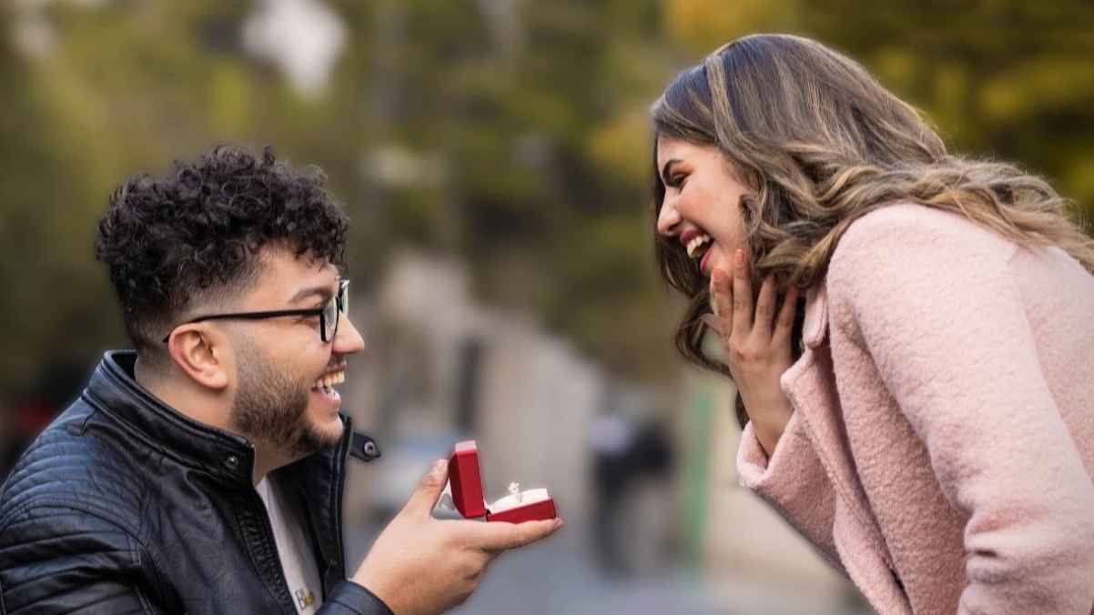 تفاصيل خطوبة الناشطة الأردنية صبا شمعة واحمد ابو الرب...(فيديو وصور)