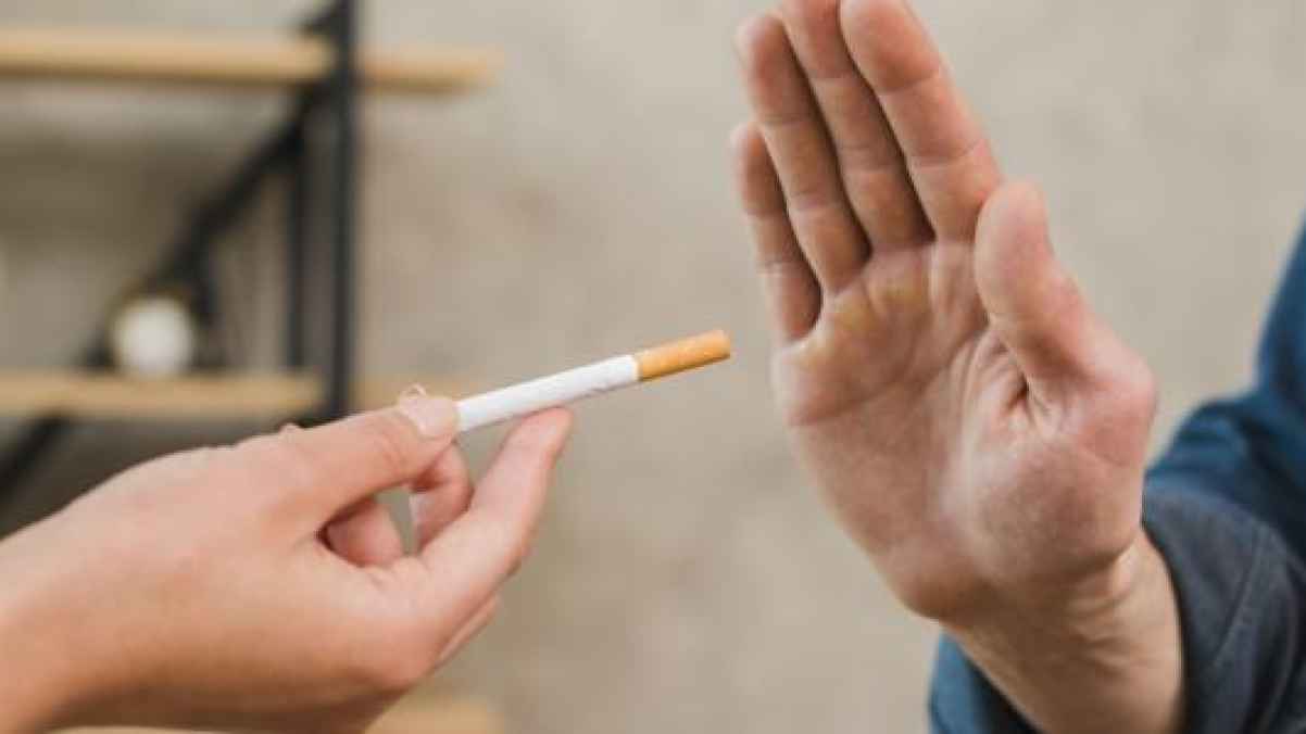 تحذير من مخاطر التدخين بعد التطعيم ضد كورونا