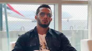 محمد رمضان يثير الجدل مجددا باستعراضه أغلى صابونة في العالم- فيديو