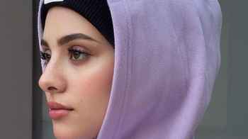 بعدما فقدت بصرها نهائيا.. البلوجر المصرية سارة محمد تبكي في أول ظهور- فيديو