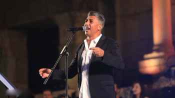 عمر العبدالات يفتتح المسرح الجنوبي في مهرجان جرش - فيديو