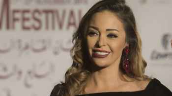 داليا البحيري تتعرض لإصابة بالغة بعد سقوطها على المسرح - صورة