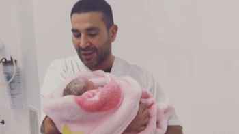 حادث سيارة يُلقي بظلاله على ابنة أحمد سعد الرضيعة