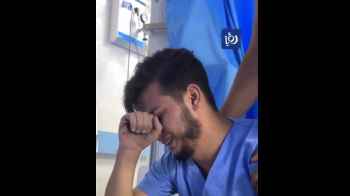طبيب يتفاجئ بارتقاء والده  في مستشفى الشفاء بالقطاع - فيديو