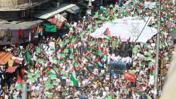 مسيرة حاشدة في عمان تضامنا مع فلسطين