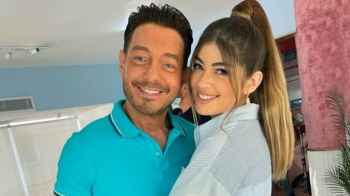 "بكيت غصب عني".. رسالة مؤثرة من أحمد زاهر  إلى ابنته ليلى بعد زفافها