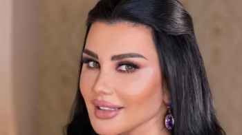 ثوانٍ من الرعب... جيني إسبر تنجو من كارثة داخل منزلها