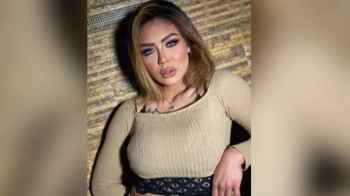 برفقة طليقها.. "فيديو مسيئ" للبلوغر هدير عبد الرازق وأسرتها تعلق