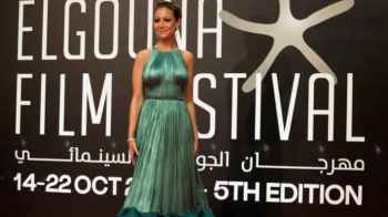"الجونة السينمائي" يمنح منة شلبي جائزة الإنجاز الإبداعي