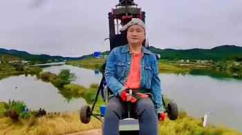 Helicopter crash kills Chinese influencer in front of hundreds of followers – Video