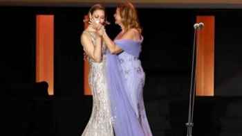 قبلت يد يسري ثم تعرضت لموقف محرج.. منة شلبي تثير تفاعلًا في مهرجان الجونة 2025