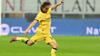 ميلان ينتزع صدارة الدوري الإيطالي بفوز صعب على فيورنتينا