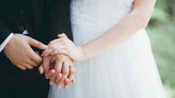 امرأة تتزوج مريض سرطان لتأمين كلى لها وتجد الحب الحقيقي