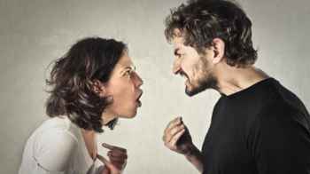 خلاف زوجي ينتهي بمأساة داخل منزل بطريقة مروعة