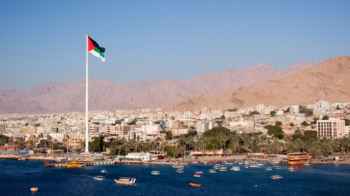 العقبة تشهد حادث سير بين حافلة وتريلا  ومواقع التواصل تضج به