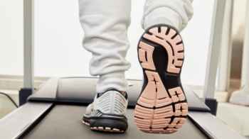 نادي رياضي صيني يطلق تحديًا لخسارة 50 كغم مقابل سيارة فاخرة