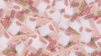 عامل يتلقى جميع رواتب زملائه ويرفض إعادتها في روسيا