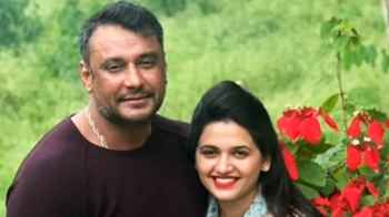 الممثلان دارشان وبافيثرا جوادا ينهيان حياة رجل بتعاون 15 شخصًا في الهند