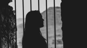 احتجاز امرأة بعد العثور على جثة مقسومة إلى نصفين في فرنسا