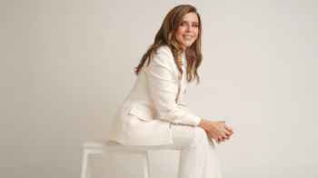 دانا أبو خضر تشوق متابعيها لصدور كتابها الجديد "كان هنالك معنى" - فيديو