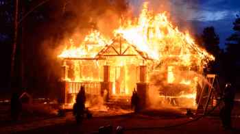 محاكمة بريطاني حاول إنهاء حياة زوجته السابقة بطريقة مروعة