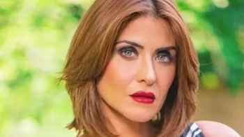 هيدي كرم تثير الجدل بعد إلغاء متابعة زوج مي عز الدين