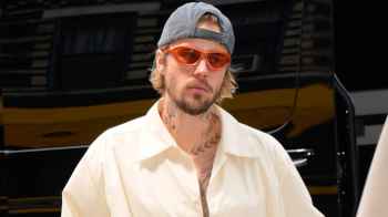 جاستن بيبر يكشف عن إصابته التي تسبب له ألمًا عند الضحك