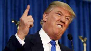 ترمب يقتحم حفل زفاف ويتحدث عن طريقه إلى الجنة