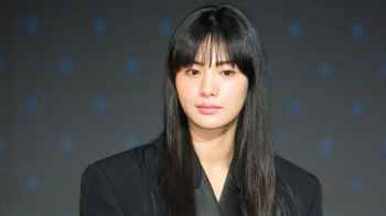 مغنية مشهورة تصد لصًا اقتحم منزلها