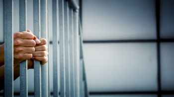 سجين يهرب بطريقة غريبة في فرنسا