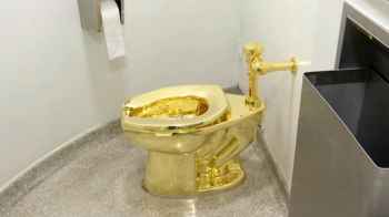 مرحاض من الذهب في مزاد فني وهذا سعره