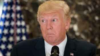 كريستيانو رونالدو يثير الشكوك حول طول ترمب الحقيقي - فيديو