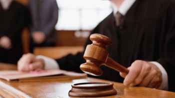 التقاعد المبكر لقاضٍ أمريكي بسبب تصرفاته غير اللائقة في المحكمة