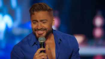 أول تعليق من تامر حسني بعد عودته إلى مصر بخصوص حالته الصحية