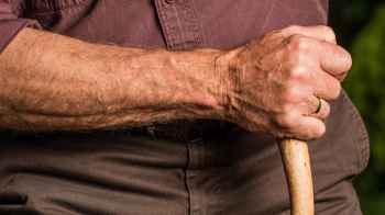 رجل مسن يقع ضحية للاحتيال ثلاث مرات خلال 18 شهرًا