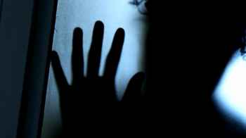 مصرع عجوز على يد ابنتها لمساعدة خطيبها