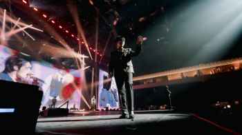 حفل الـK-pop يجذب الجمهور  على مسرح أرينا عبادي الجوهر في جدة