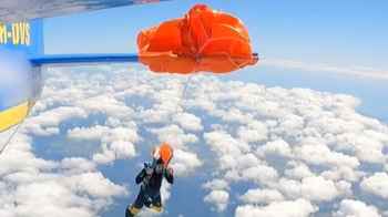 Skydiver survives near-fatal accident – Video