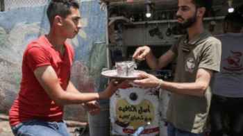 قهوة على دراجة هوائية.. خدمة جديدة في قطاع غزة